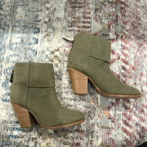 Classic Newbury Canvas Bootie - olive 37